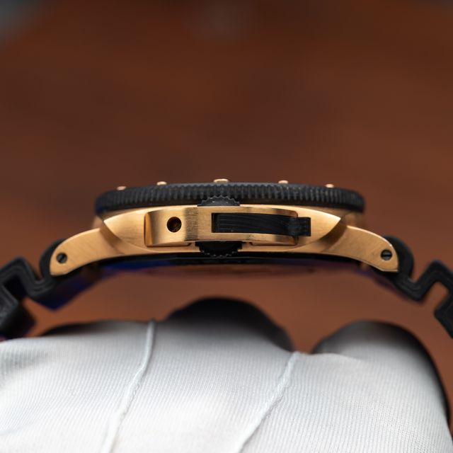 Panerai Submersible QuarantaQuattro PAM01070 Image 2